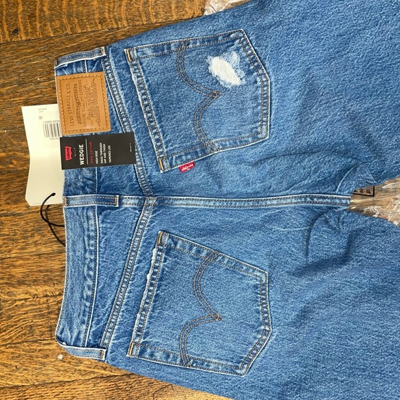 Levi’s boyfriend jeans🔗 - Picture 9 of 11